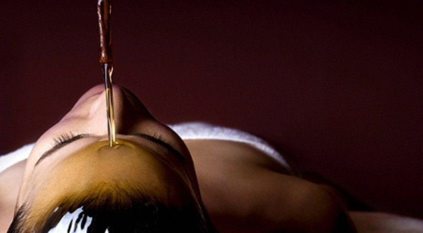 Shirodhara, la tecnica ayurvedica del flusso continuo si impara a Bergamo